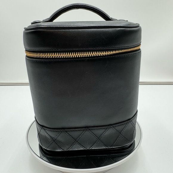 CHANEL Handbags - Chanel-Authentic-CC Logo bicolore Black Lambskin Leather Vanity Case